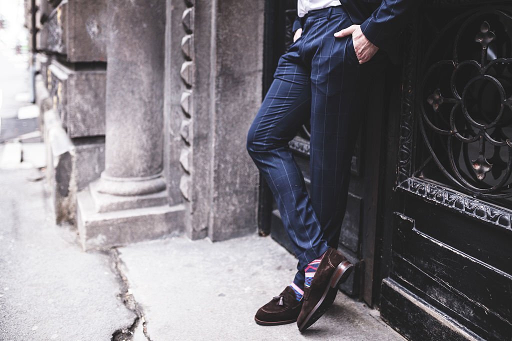 How to Find Dress Pants that Fit Well (Sizing Guide) How to Find Dress Pants that Fit Well (Sizing Guide)