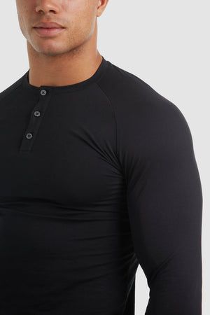 Long Sleeve Everyday Henley T-Shirt in Black - TAILORED ATHLETE - USA