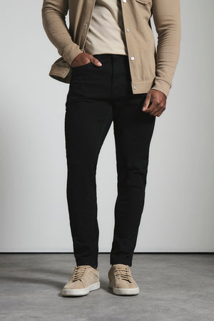Athletic Fit Stretch Jeans in Black