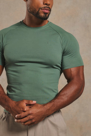 Athletic Fit T-Shirt in Kale