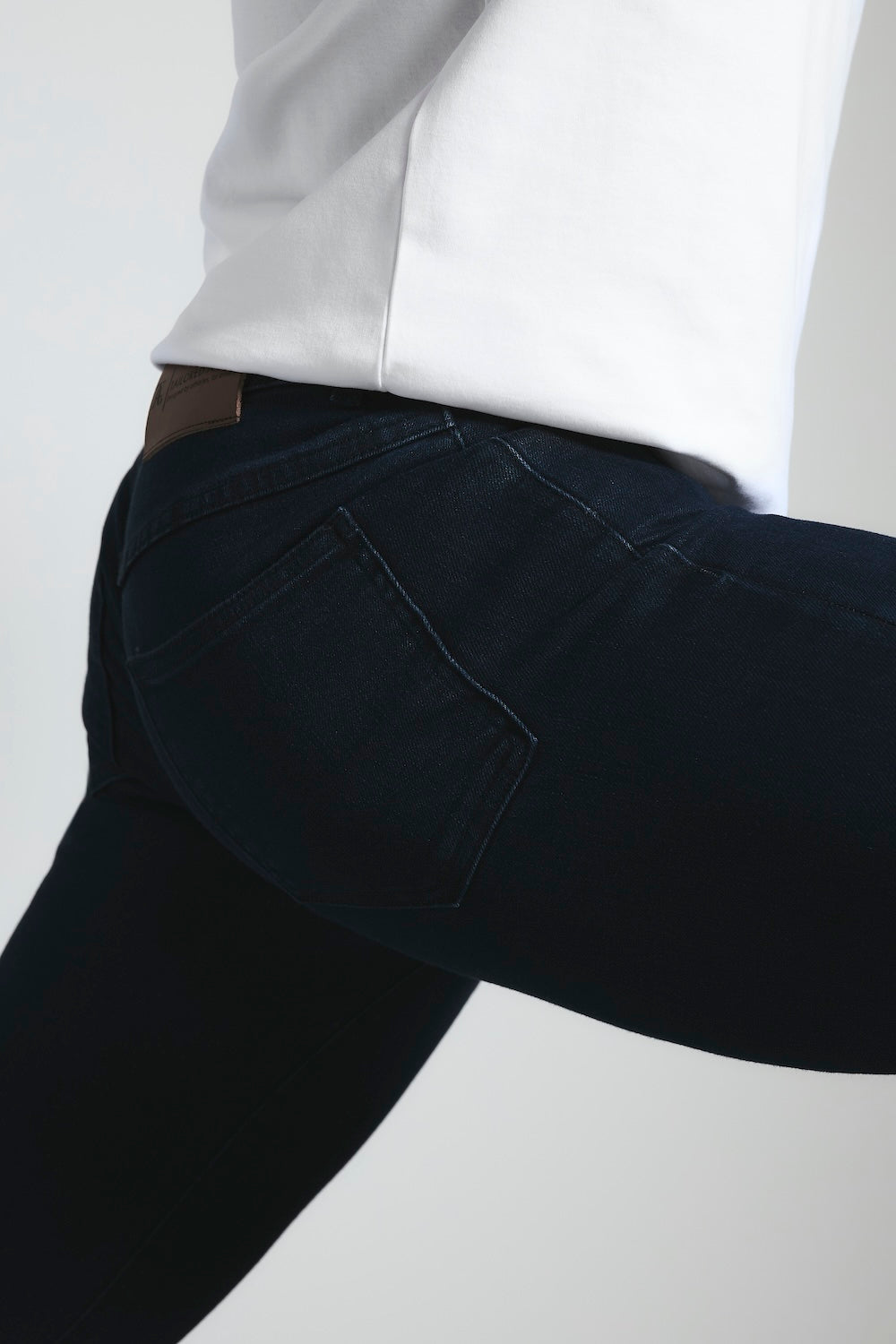 Athletic Fit Jeans in Indigo