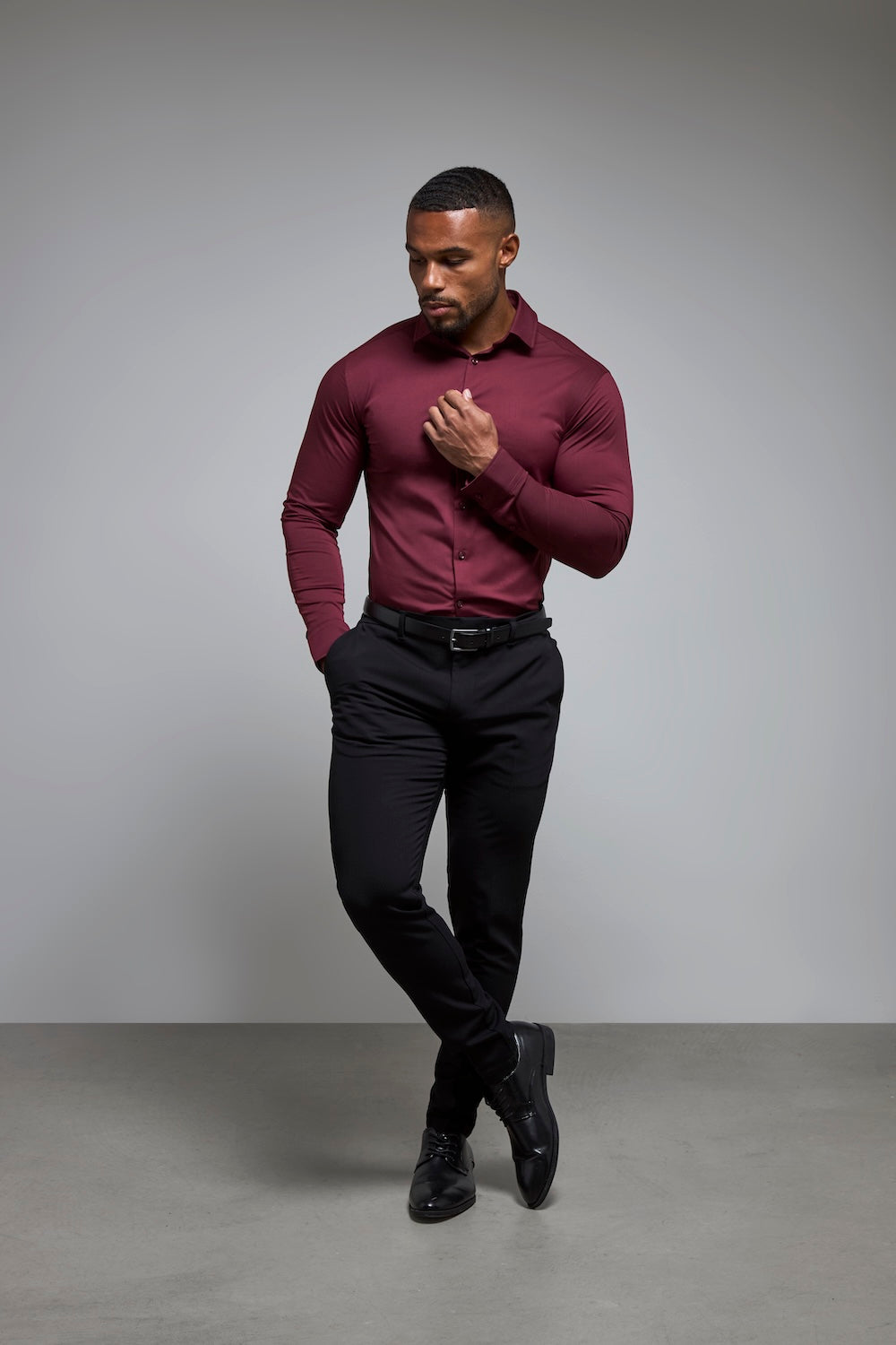 Athletic Fit Dress Shirt in Burgundy, L