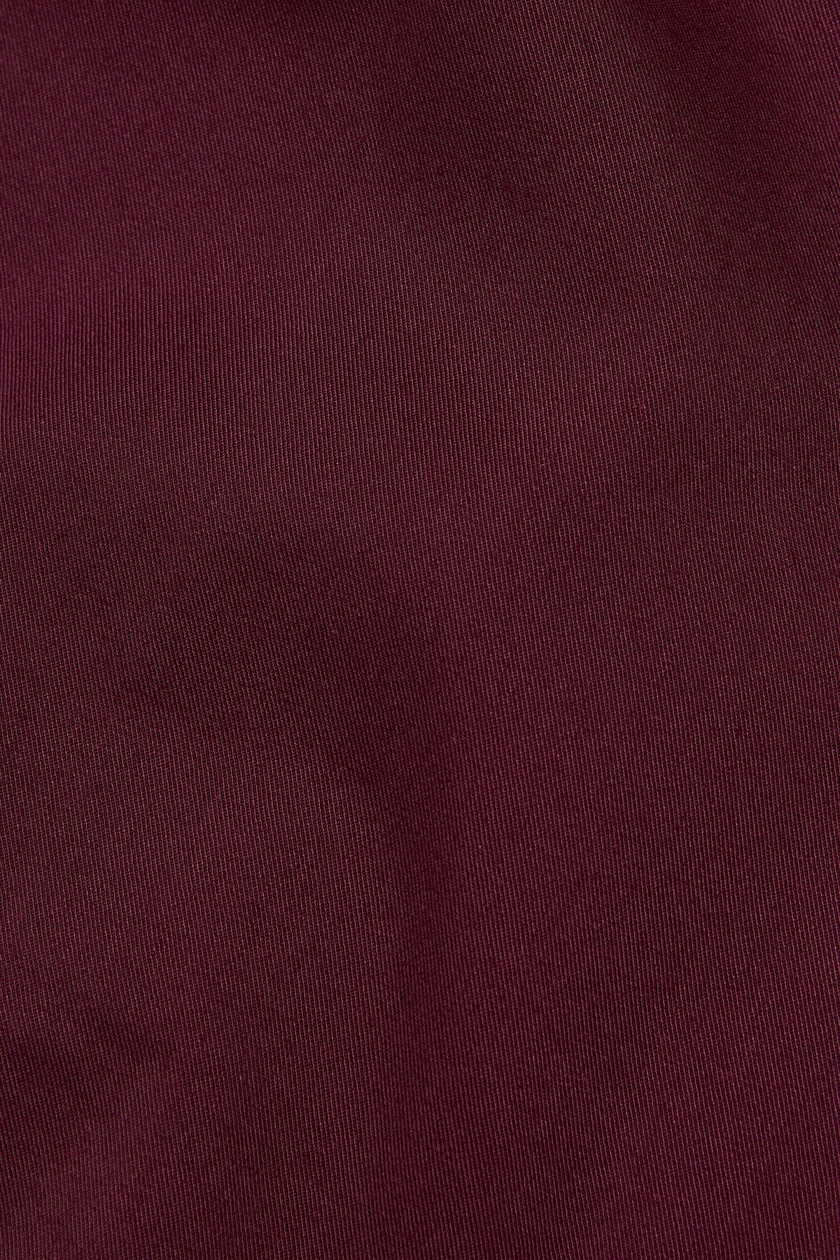 Athletic Fit Dress Shirt in Burgundy L Athletic Fit Dress Shirt in Burgundy L