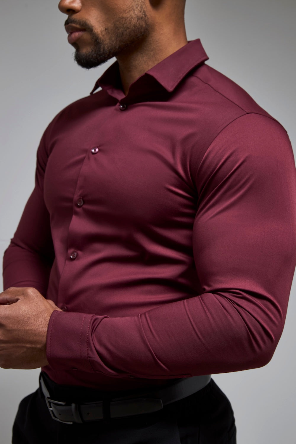 Athletic Fit Dress Shirt in Burgundy L Athletic Fit Dress Shirt in Burgundy L