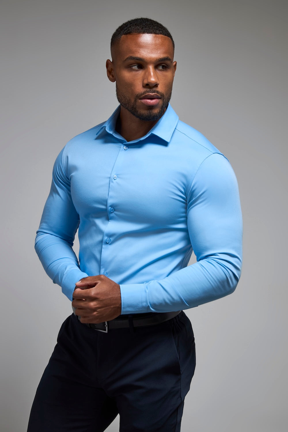Athletic Fit Dress Shirt in Mid Blue M Athletic Fit Dress Shirt in Mid Blue M