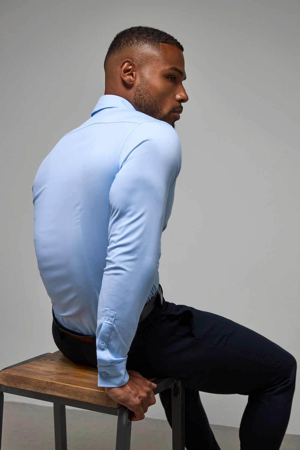 Mens Tailored Athlete Light Blue Muscle Fit Dress Shirt Large