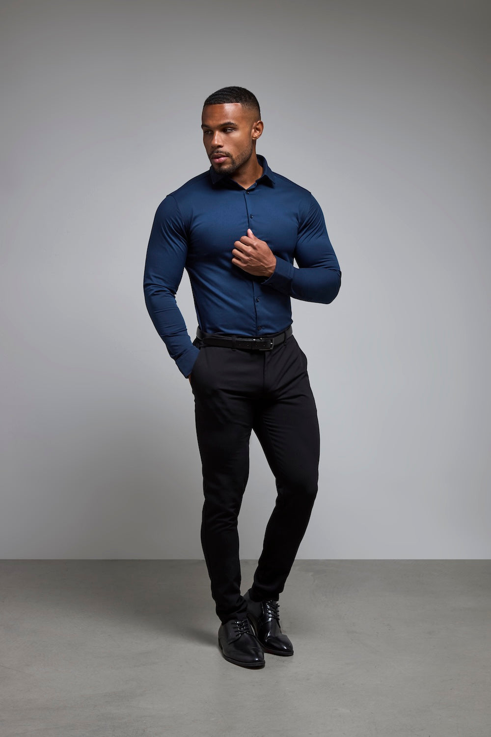 Athletic Fit Dress Shirt in Navy Blue, M