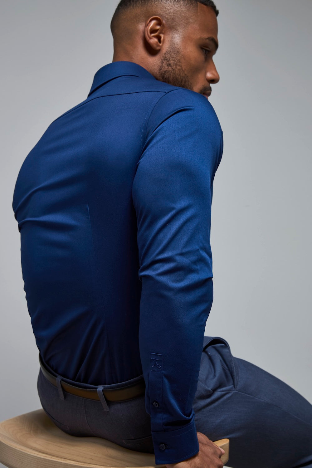 Navy Dress Shirt Crafted for Comfort and Modern Style XXXL