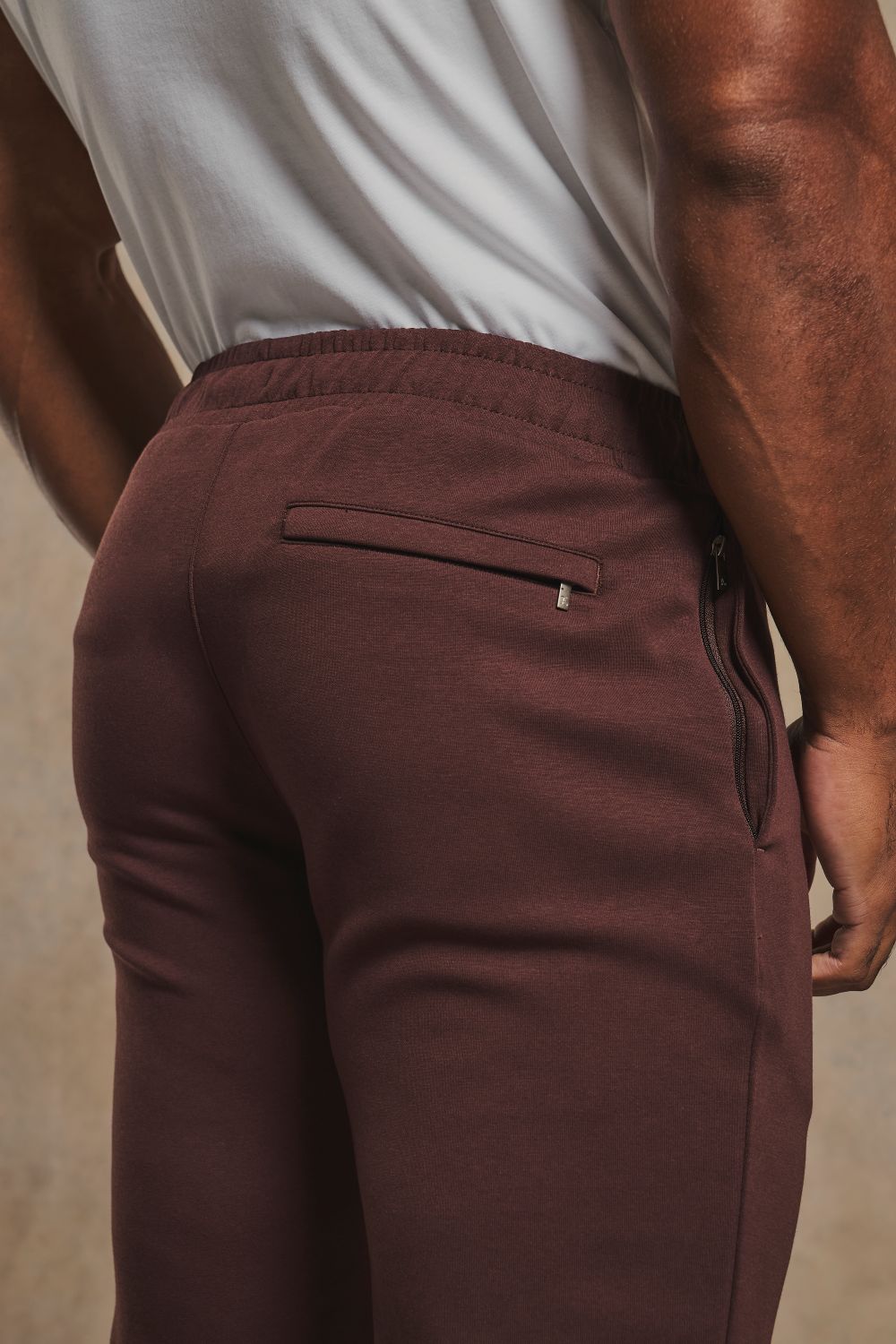 Interlock Sweat Joggers in Raisin