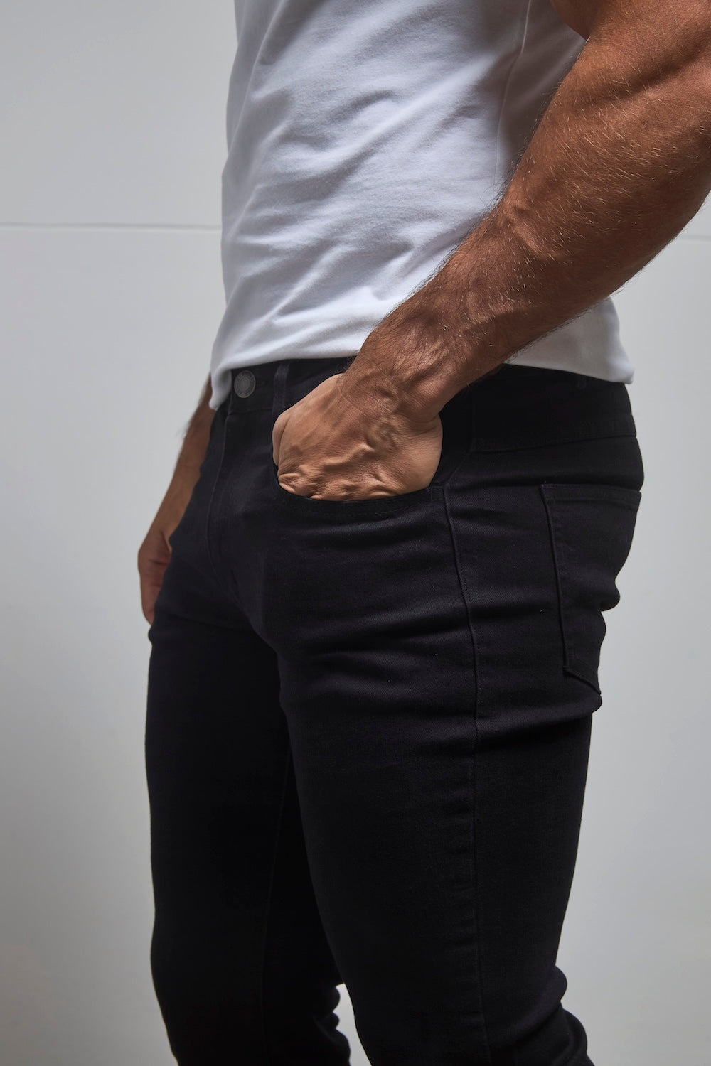 Athletic Fit Jeans in Black - TAILORED ATHLETE - USA