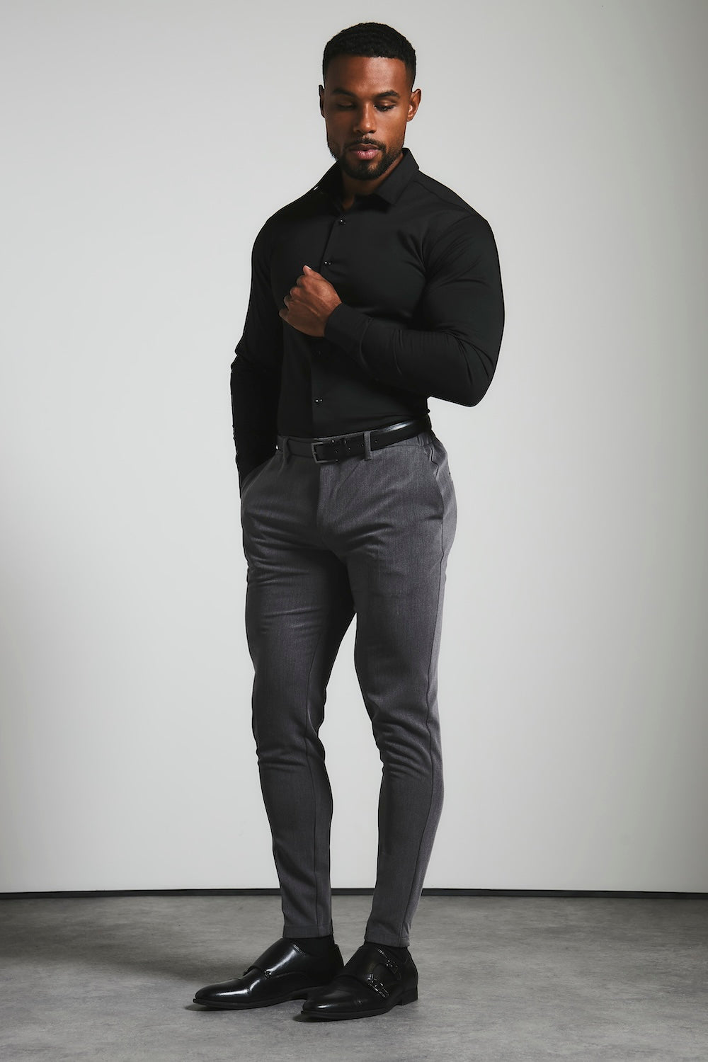 Athletic Fit Dress Shirt in Black
