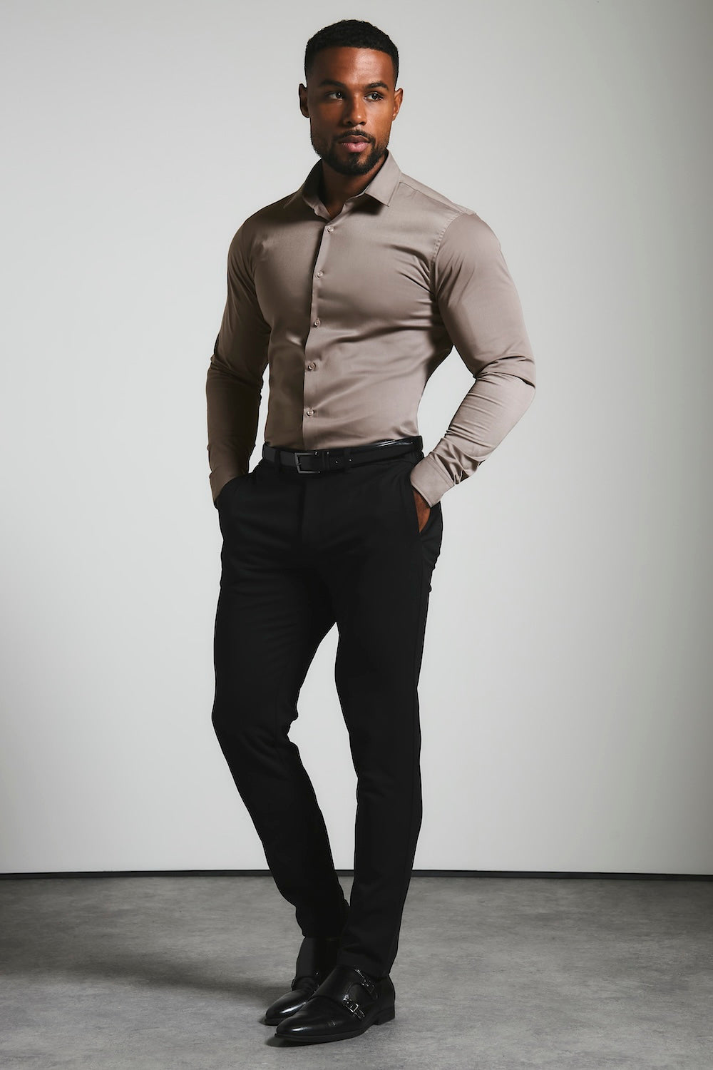 Athletic Fit Dress Shirt in Mocha