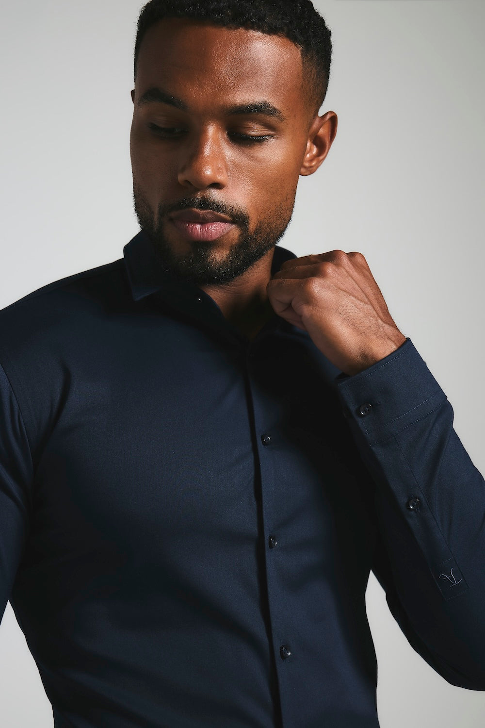 Athletic Fit Dress Shirt in Navy