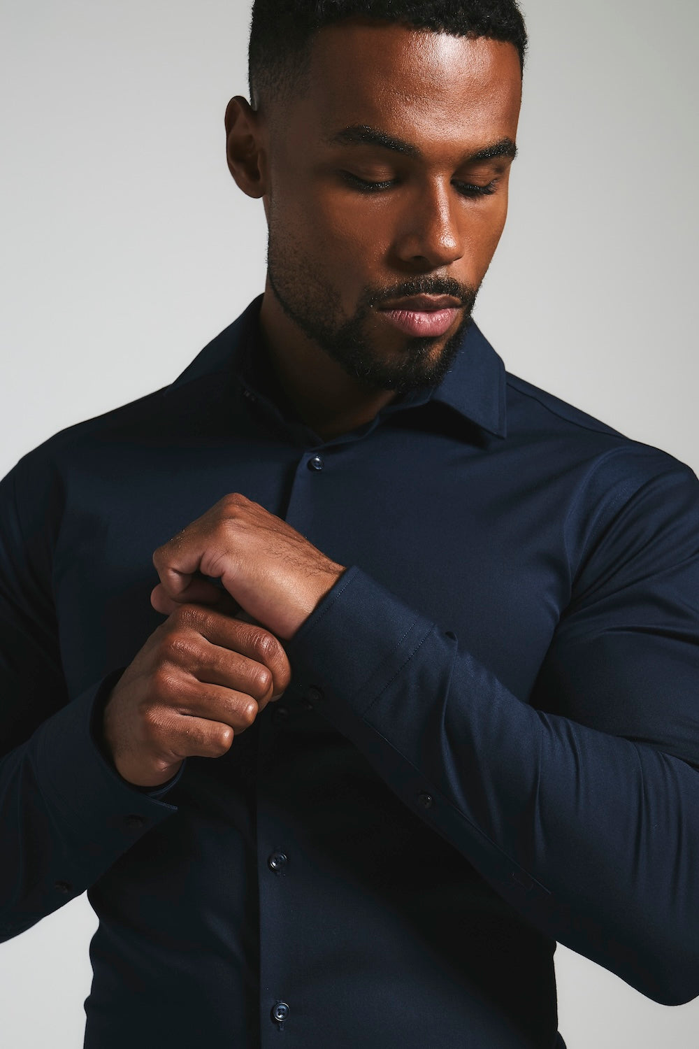 Athletic Fit Dress Shirt in Navy