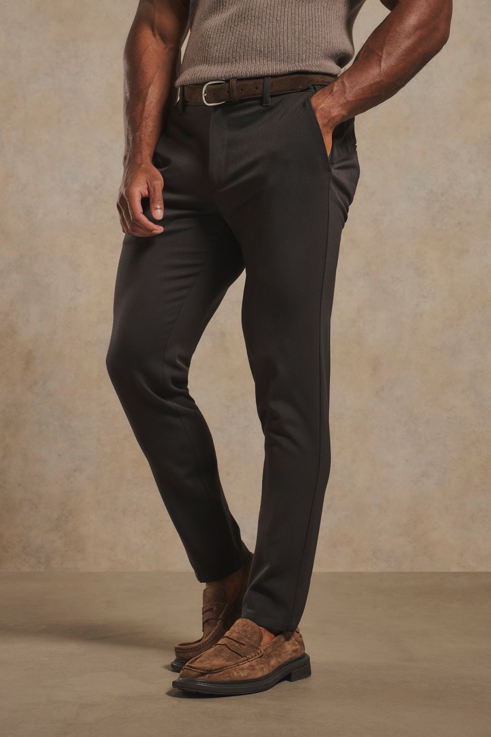 Athletic Fit Essential Pants in Dark Chocolate