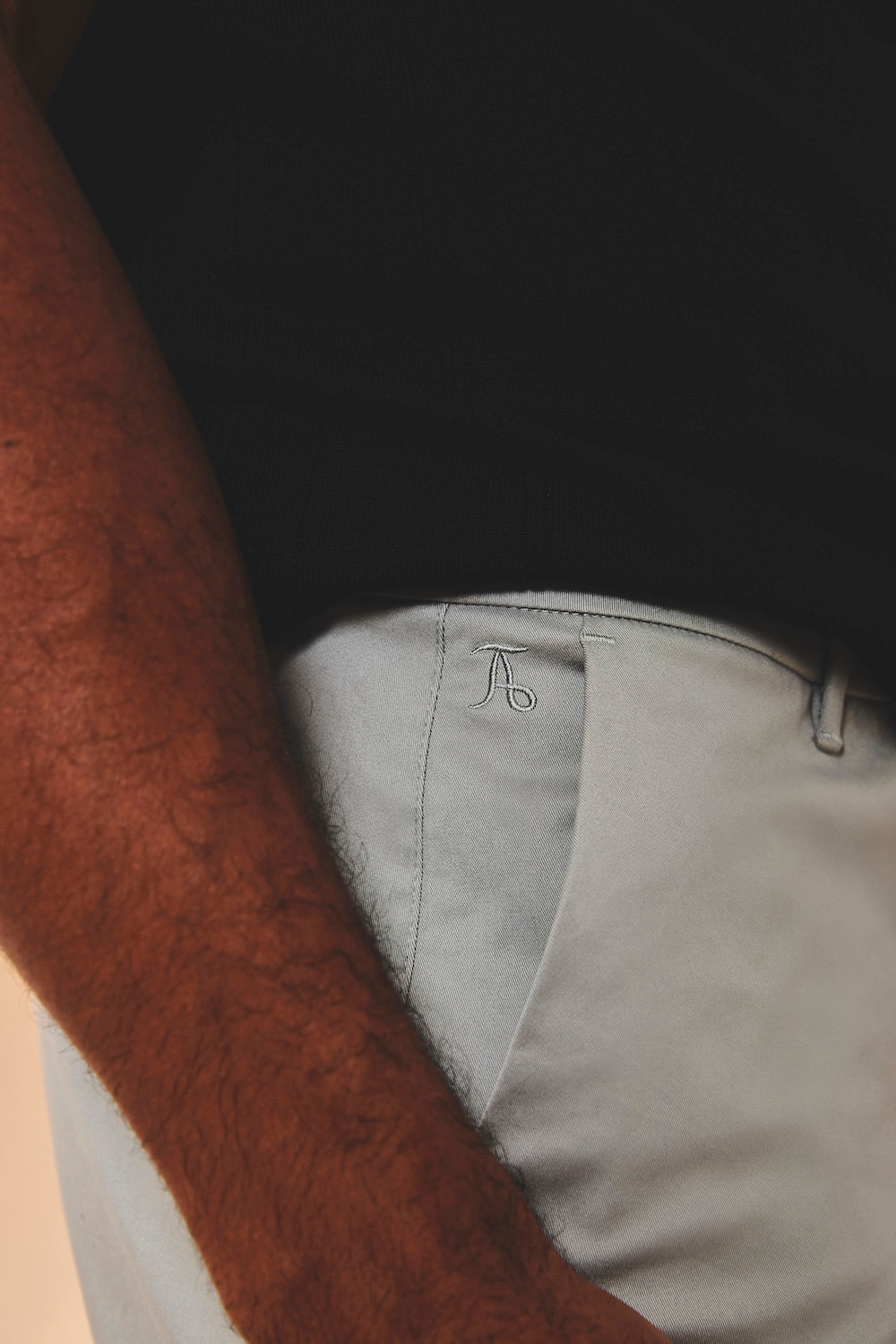 Athletic Fit Stretch Chino Shorts 5" in Pale Grey
