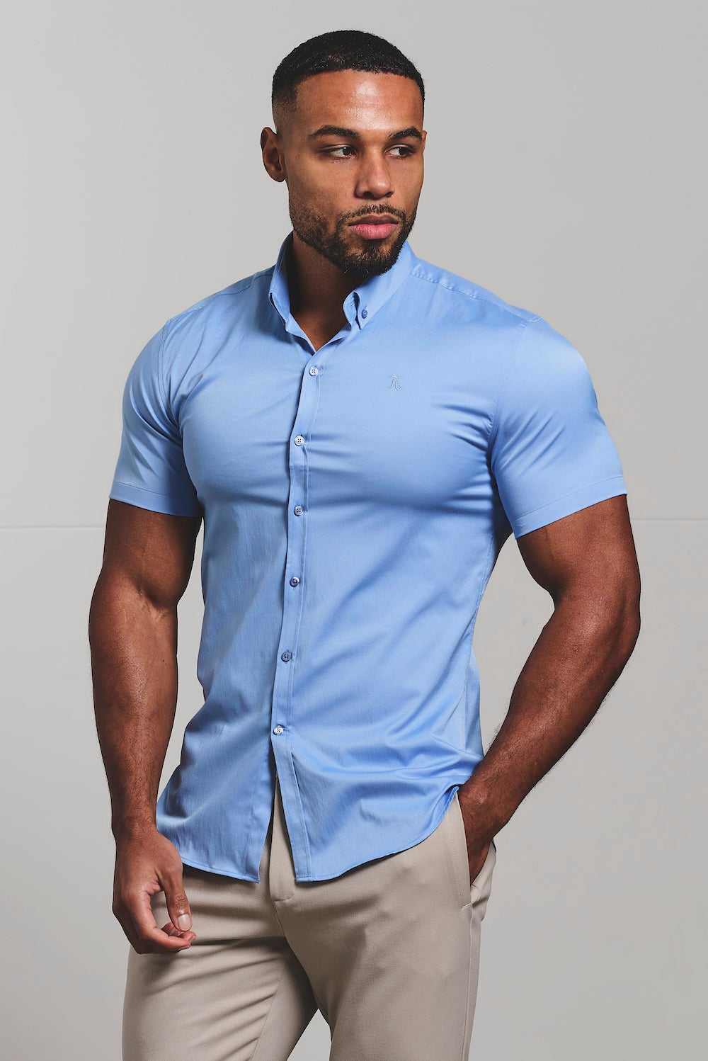 Athletic Fit Short Sleeve Signature Shirt in Mid Blue M Athletic Fit Short Sleeve Signature Shirt in Mid Blue M