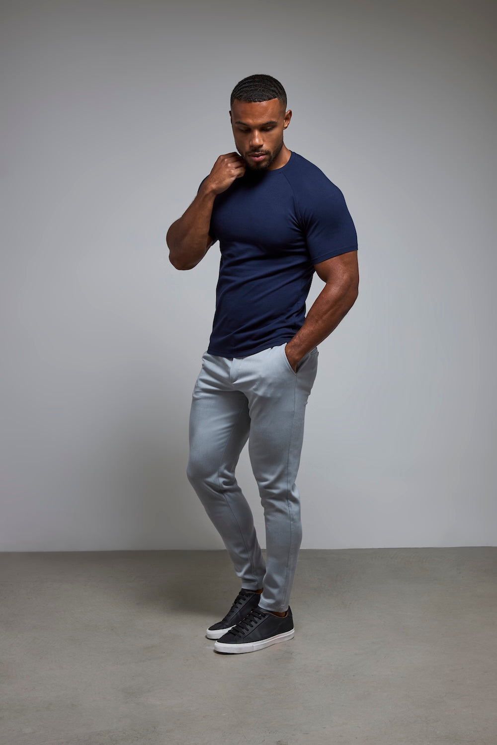 Athletic Fit Crew Neck T-Shirt in Navy