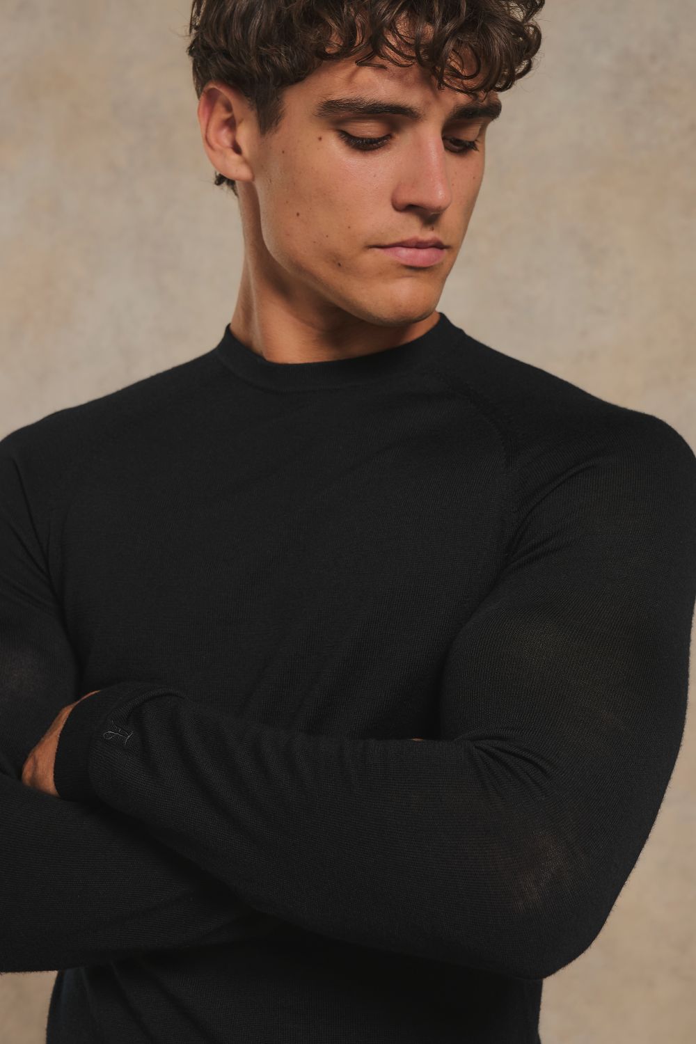 Extra Fine Merino Wool Crew Neck Sweater in Black