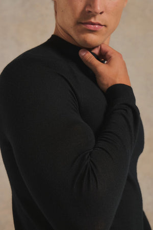 Extra Fine Merino Wool Crew Neck Sweater in Black