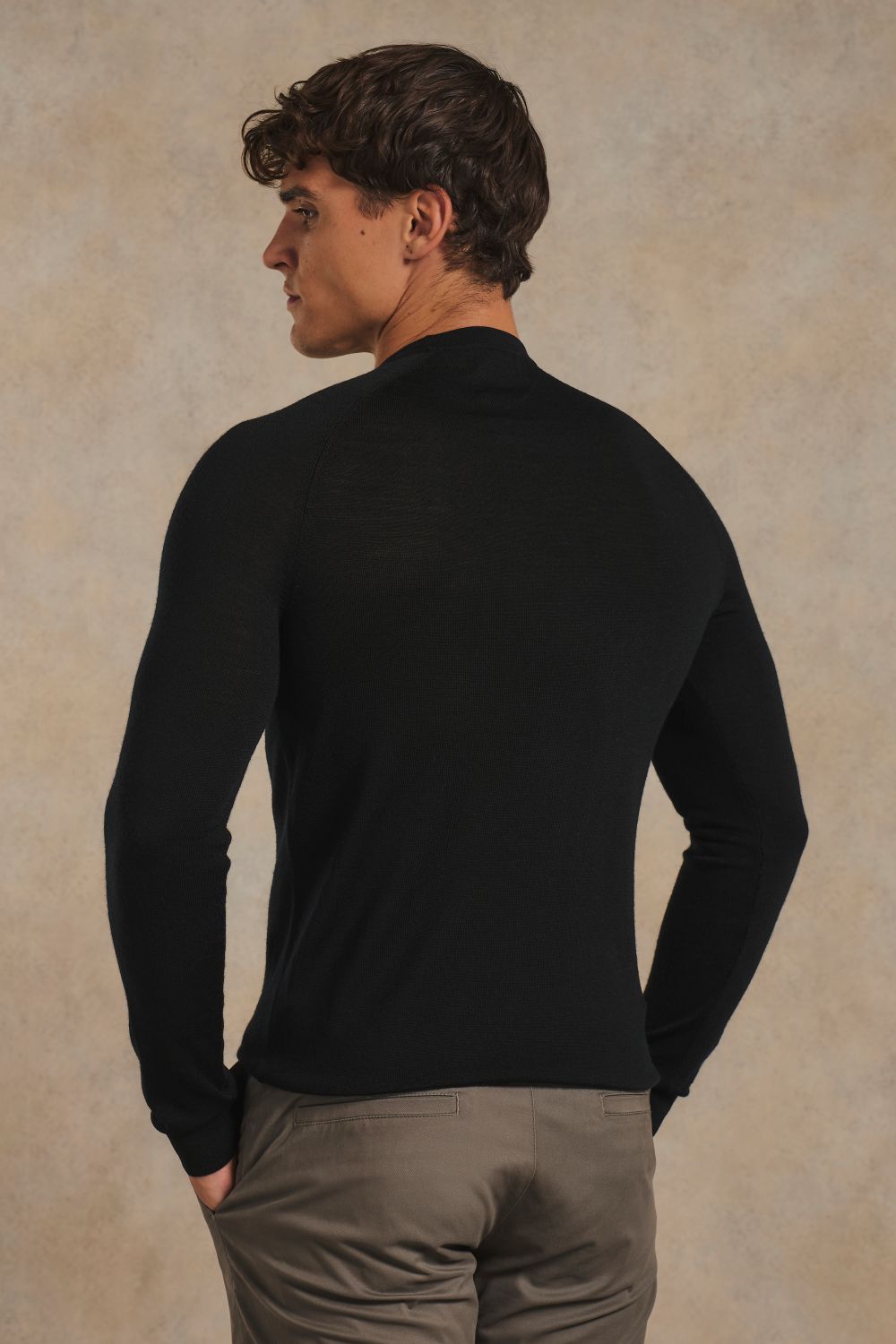 Extra Fine Merino Wool Crew Neck Sweater in Black