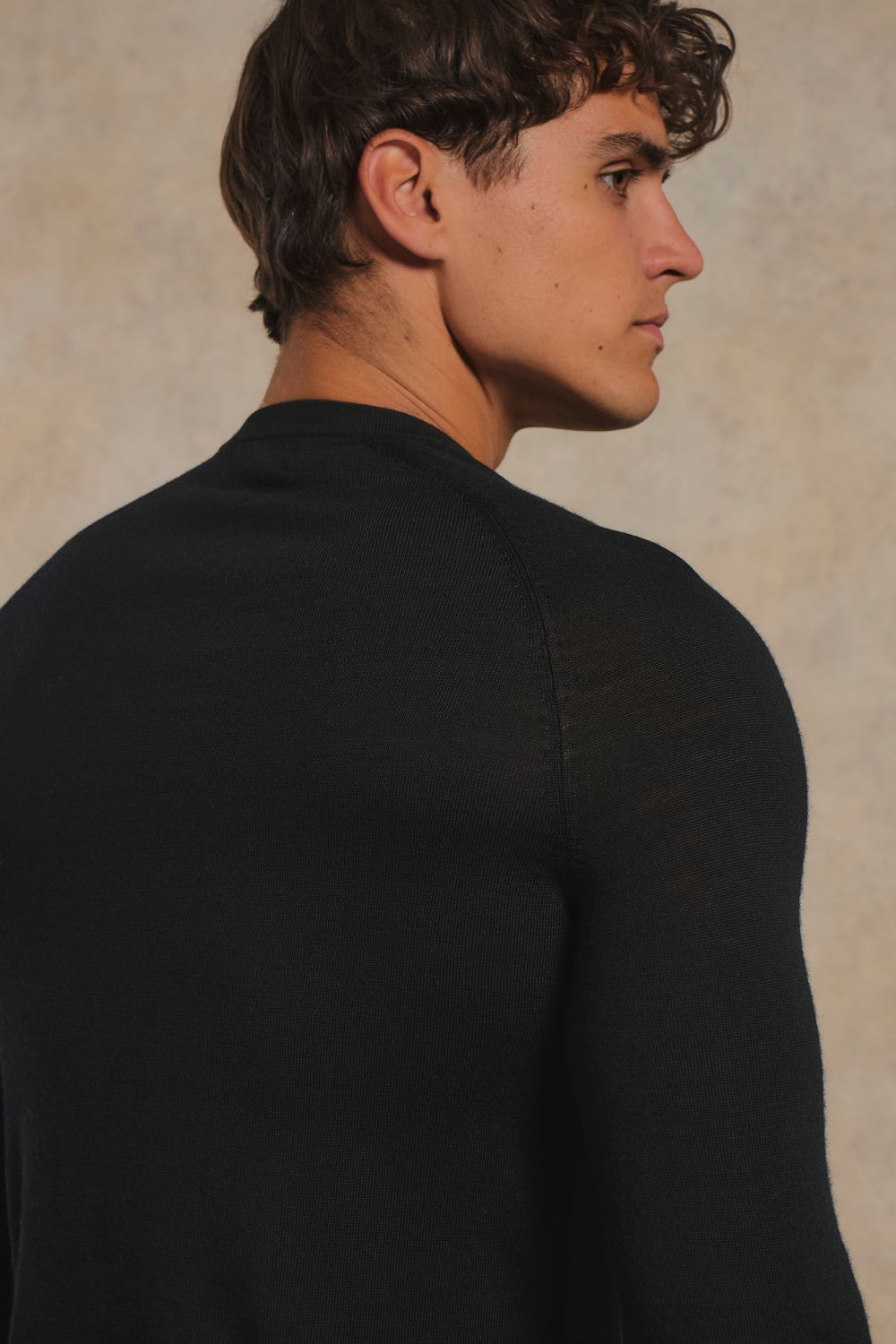 Extra Fine Merino Wool Crew Neck Sweater in Black