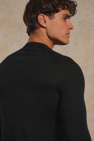 Extra Fine Merino Wool Crew Neck Sweater in Black