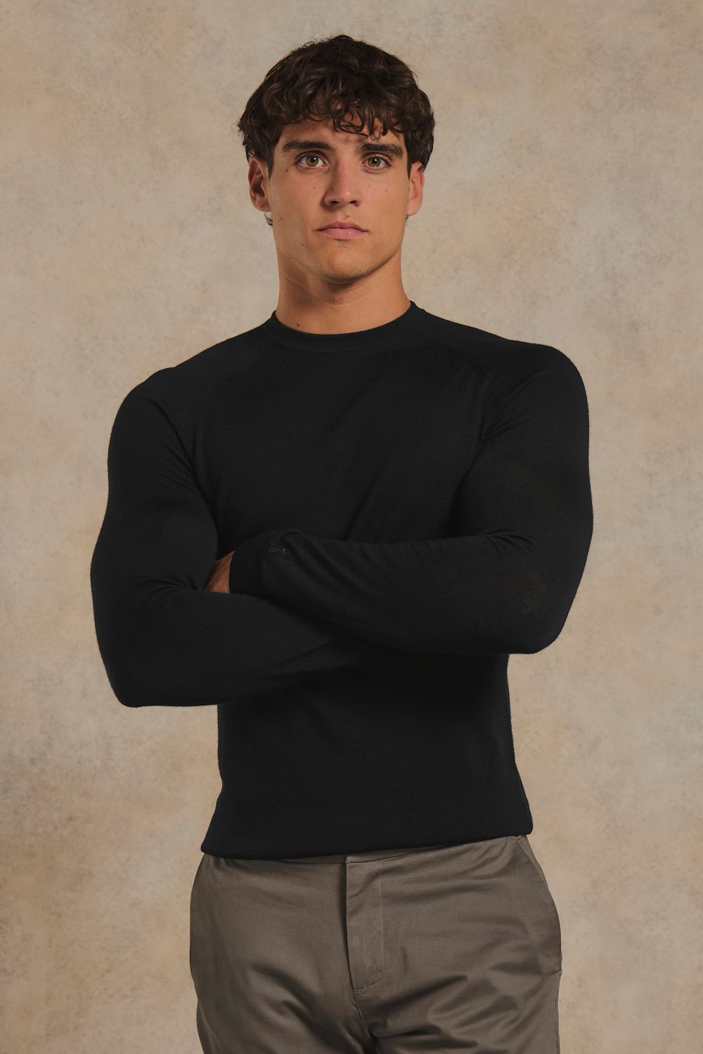 Extra Fine Merino Wool Crew Neck Sweater in Black