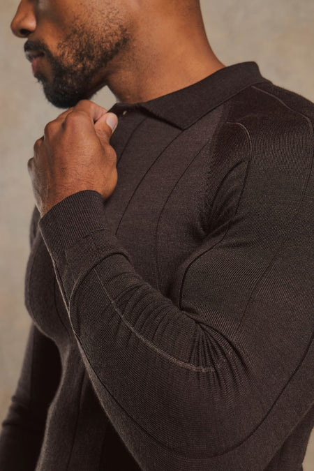 Extra Fine Merino Wool Wide Ribbed Polo Shirt in Bitter Chocolate
