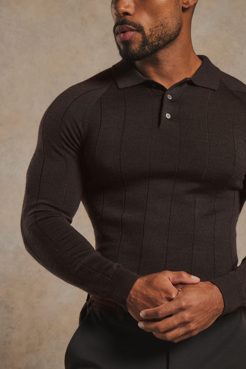 Extra Fine Merino Wool Wide Ribbed Polo Shirt in Bitter Chocolate