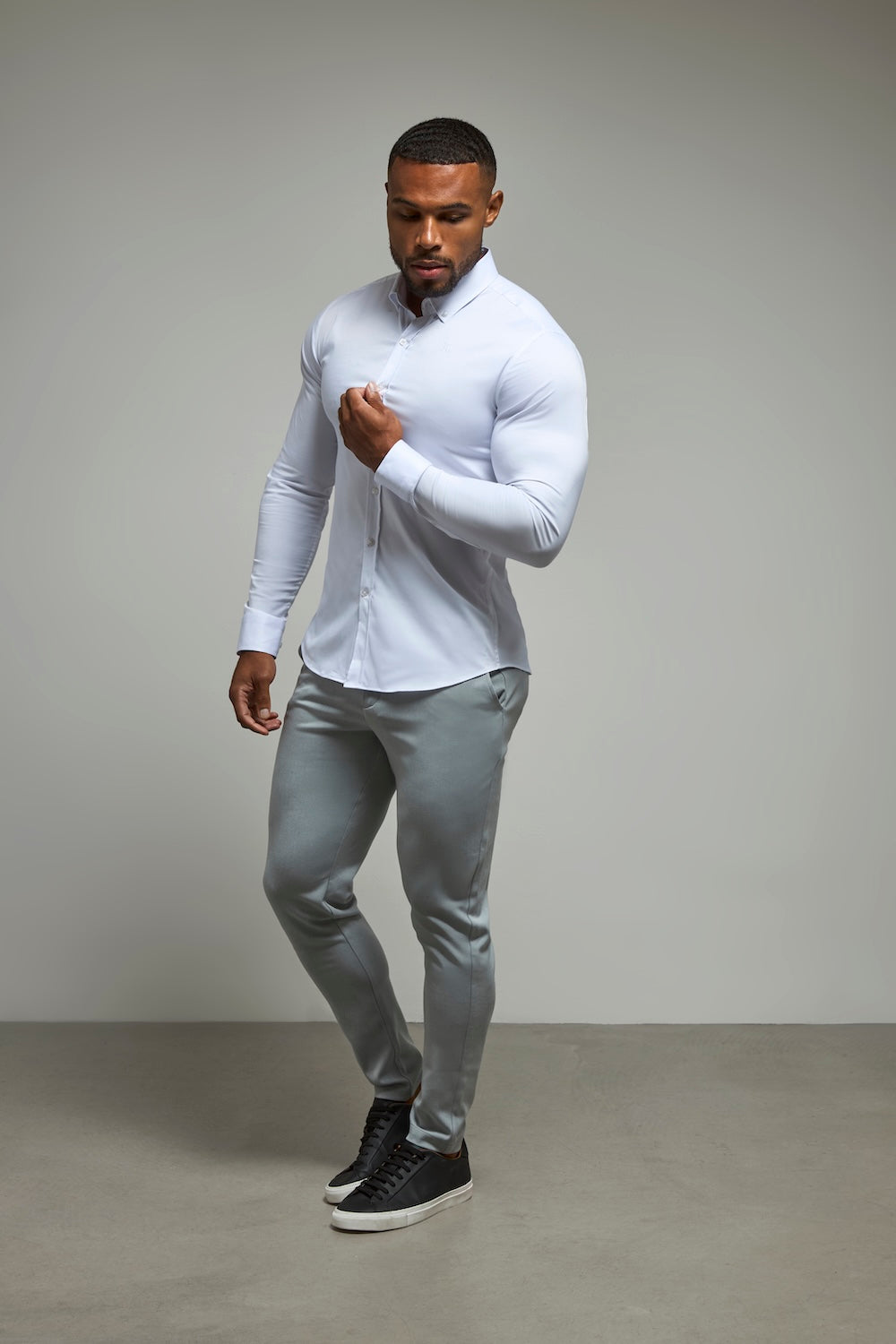 Signature White shirt for classic style and versatility XXL Signature White shirt for classic style and versatility XXL