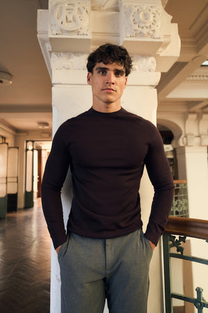 Extra Fine Merino Wool Crew Neck Sweater in Dark Bordeaux