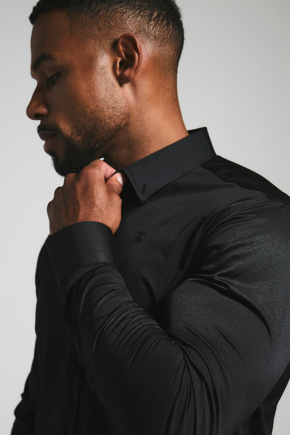 Athletic Fit Signature Shirt 2.0 in Black