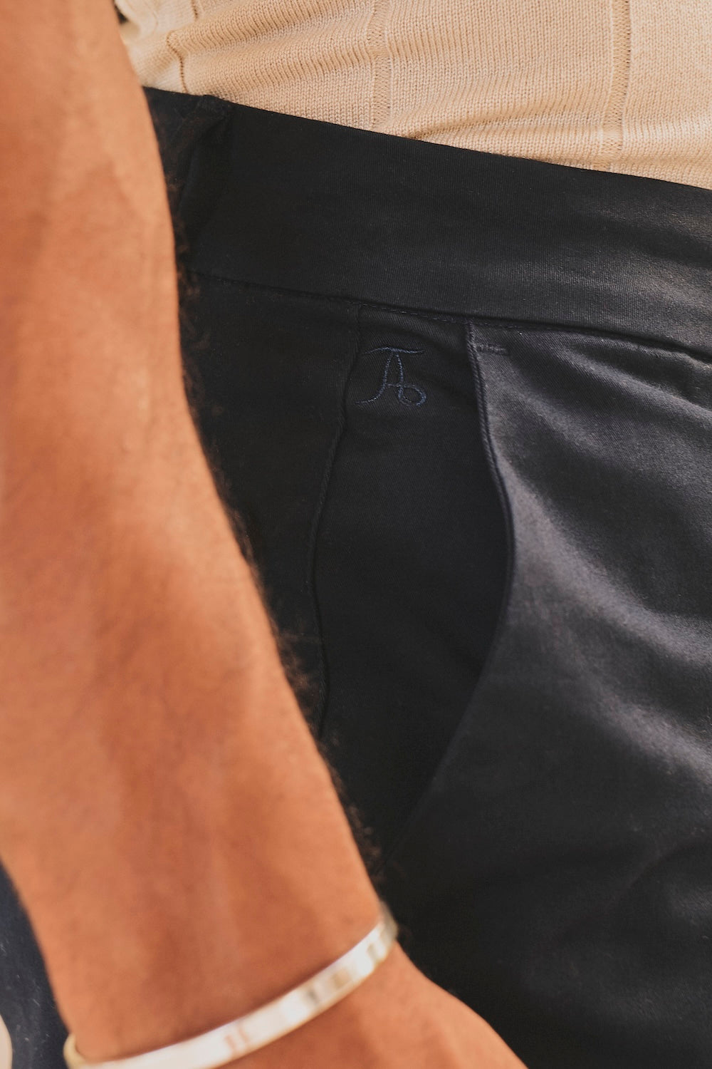 Athletic Fit Stretch Chino Shorts 7'' in Navy