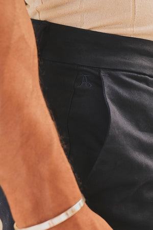 Athletic Fit Stretch Chino Shorts 7'' in Navy