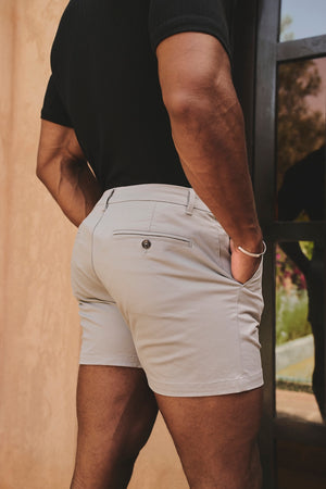 Athletic Fit Stretch Chino Shorts 5" in Pale Grey
