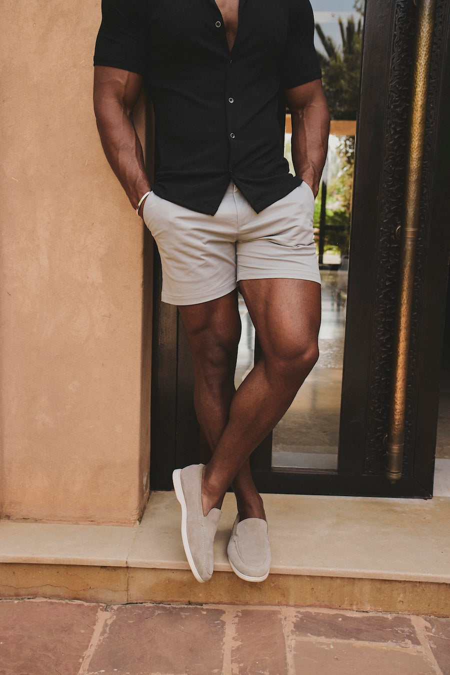 Athletic Fit Stretch Chino Shorts 5" in Pale Grey