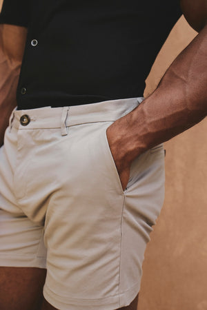 Athletic Fit Stretch Chino Shorts 5" in Pale Grey