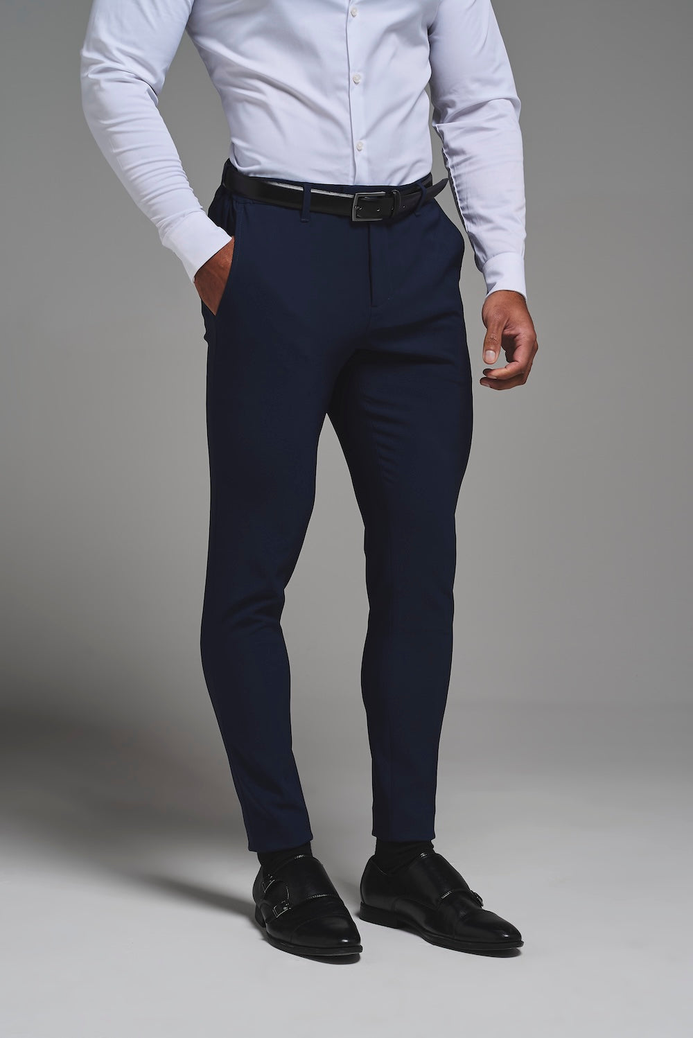 Tailored Fit Tech Suit Pants in Navy, 32W34L