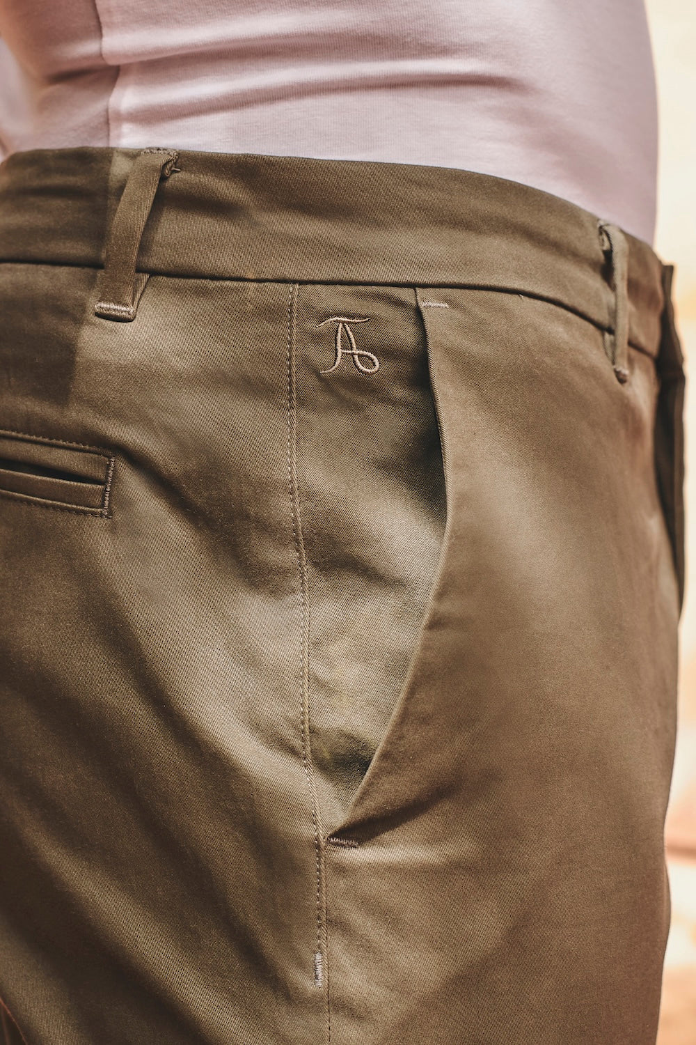 Athletic Fit Stretch Chino Shorts 5" in Soft Khaki