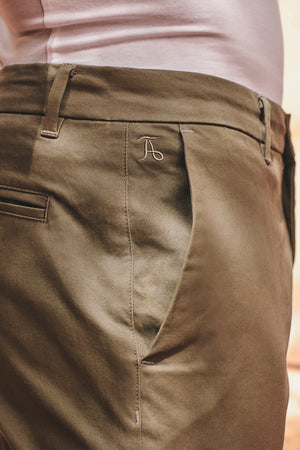 Athletic Fit Stretch Chino Shorts 5" in Soft Khaki