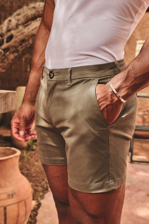 Athletic Fit Stretch Chino Shorts 5" in Soft Khaki