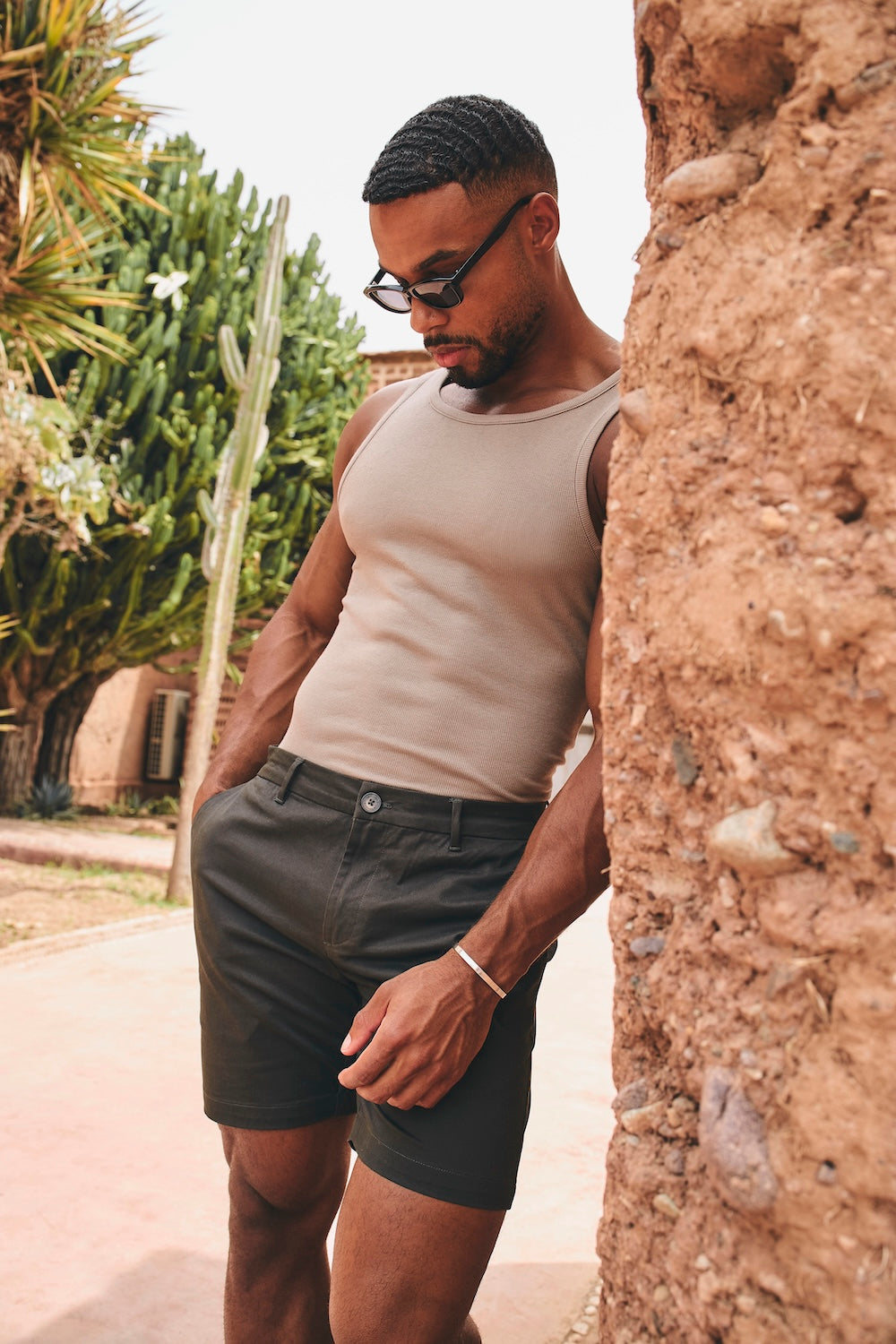 Athletic Fit Stretch Chino Shorts 7" in Dark Khaki