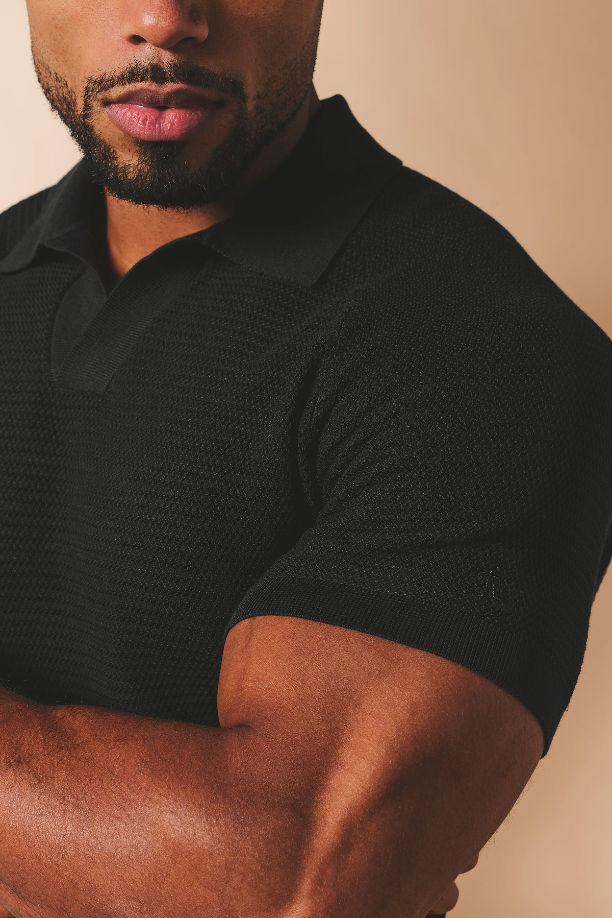 Textured Knitted Open Collar Polo Shirt in Black L Textured Knitted Open Collar Polo Shirt in Black L