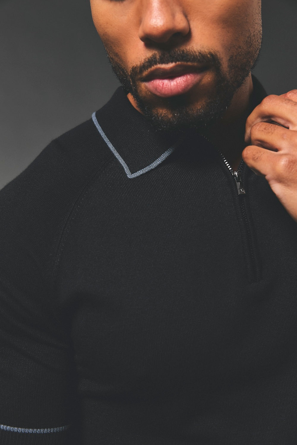 Tipped Knitted Zip Neck Polo Shirt in Black - TAILORED ATHLETE - USA