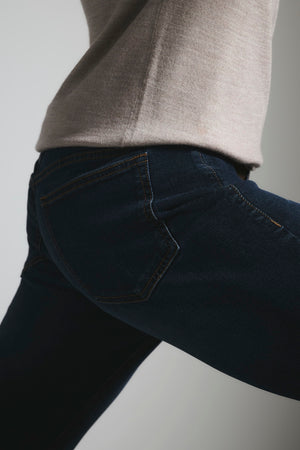 Athletic Fit Stretch Jeans in Dark Blue