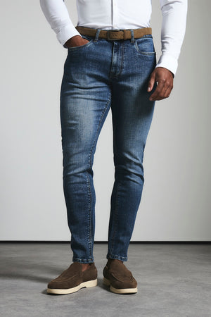Athletic Fit Stretch Jeans in Mid Blue