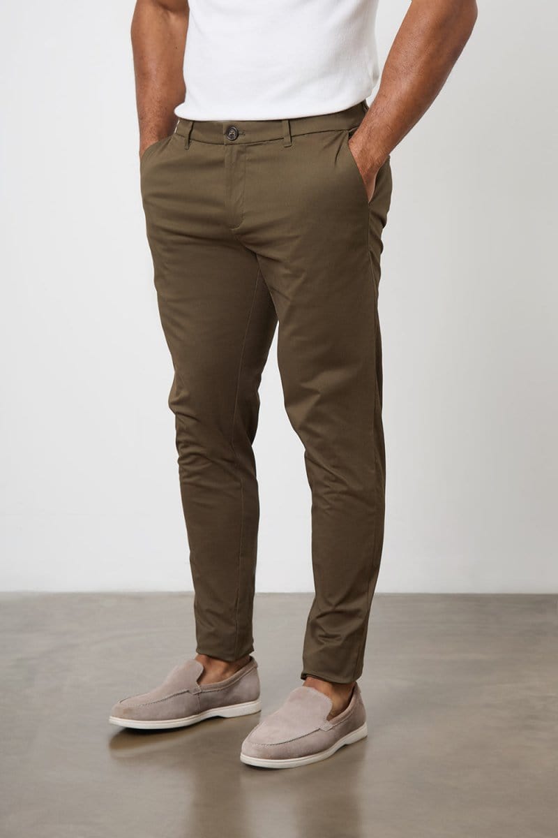 Athletic Fit Cotton Stretch Chino Pants in Khaki