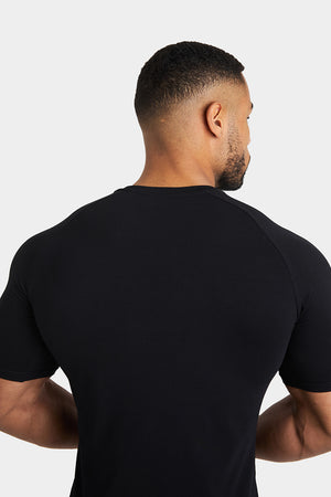 Longer Sleeve Athletic Fit T-Shirt in Black - TAILORED ATHLETE - USA