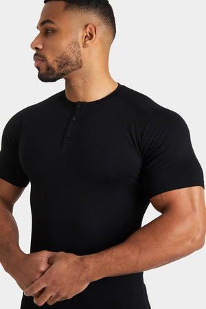 Everyday Henley T-Shirt in Black - TAILORED ATHLETE - USA